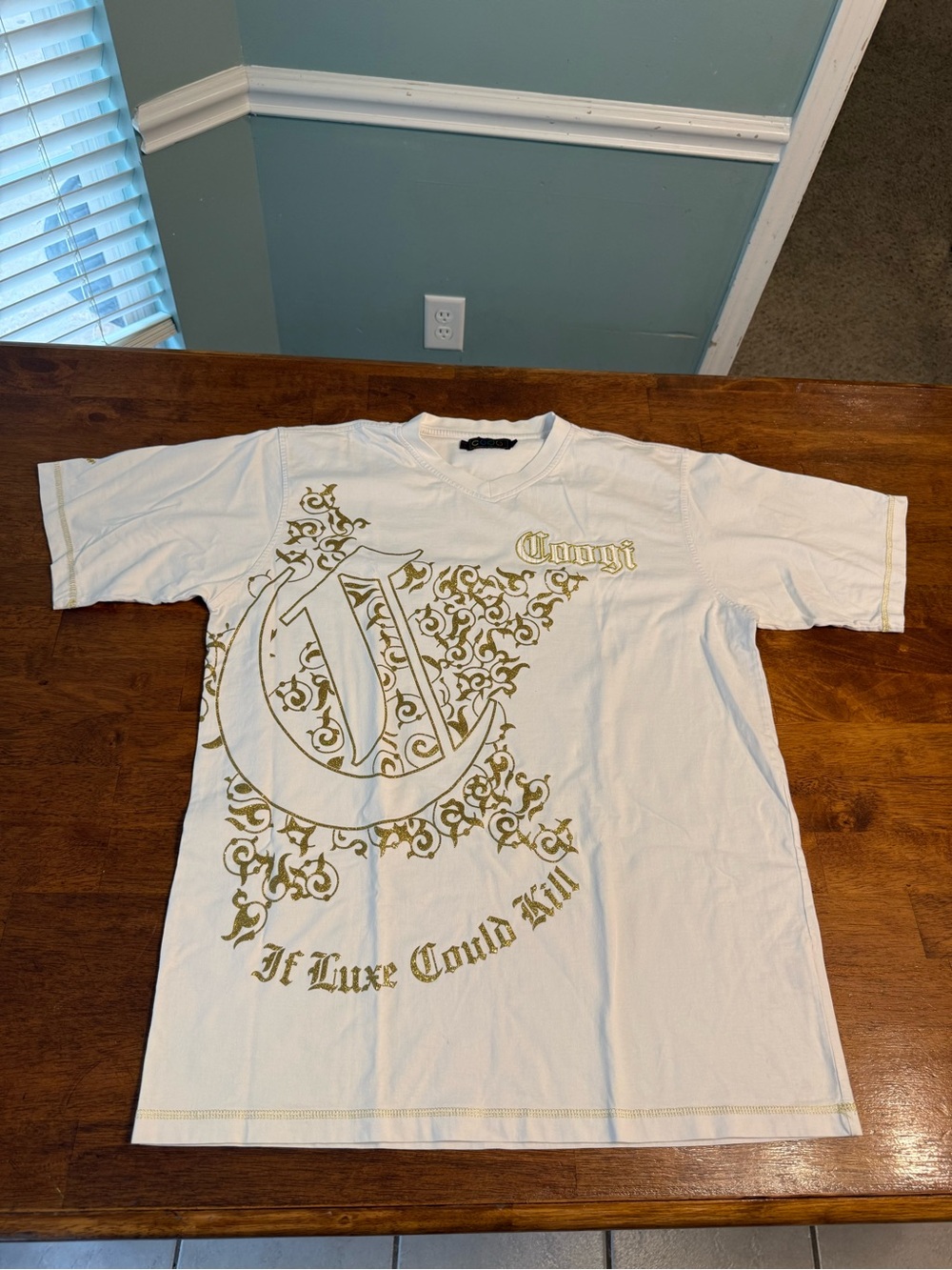 Vintage COOGI Luxe Men's XL White Gold Crest Graphic V-Neck T-Shirt Y2K Hip Hop